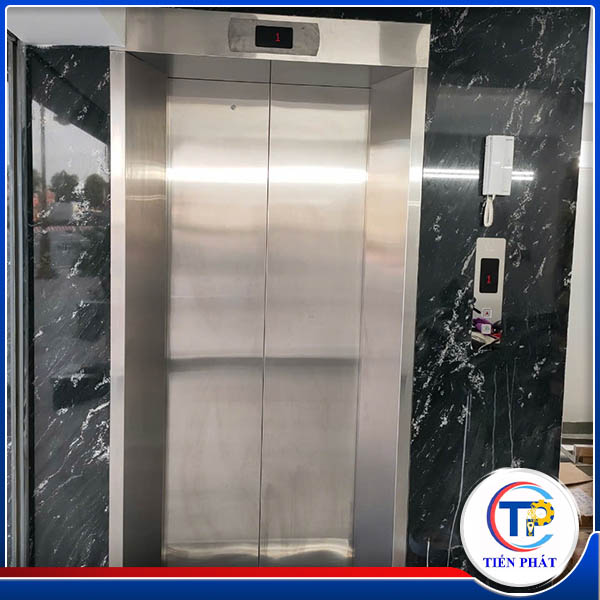 Thang máy chở người